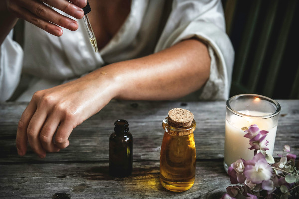 Aroma Therapy Quick Guide: How to Use Essential Oils for Natural Healing and Stress Relief