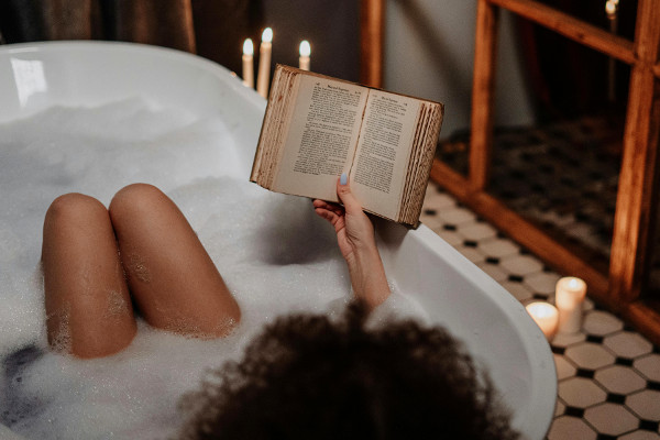 The Health Benefits of Taking a Bath: Relax, Reduce Stress, Reconnect with Yourself