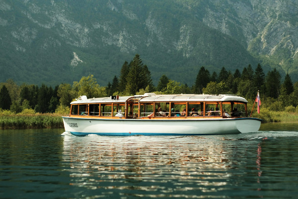 How to Enjoy Taking a Boat Trip: Essential Tips, Destinations, and Activities