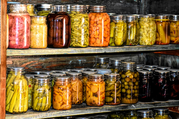 Complete Guide to Canning Food for Beginners: Tips, Supplies, Techniques and Kitchen Gear