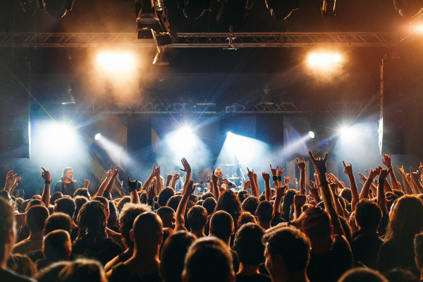 Why Live Music Still Matters in a Digital World and How It Can Help Make New Friends