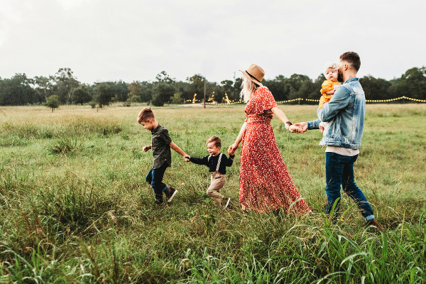 A Cure to Loneliness and Anxiety: The Psychological Benefits of Close and Emotionally Healthy Family Bonds