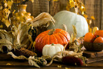 Decorate your home according to the current season