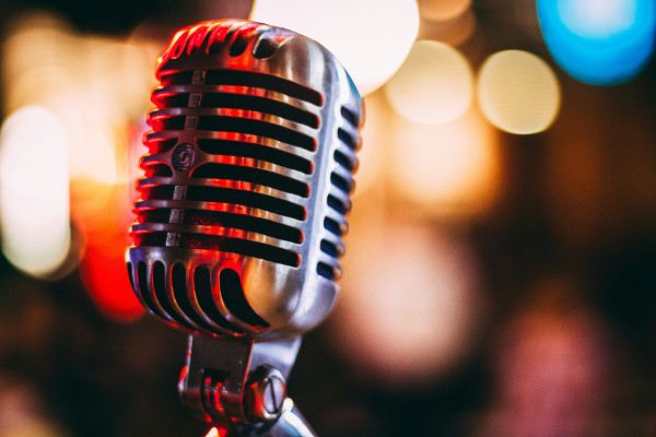 How to Get into Singing: Essential Tips About Taking Singing Lessons