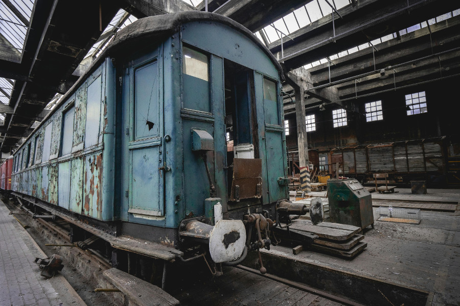 URBEX, abandoned building and train
